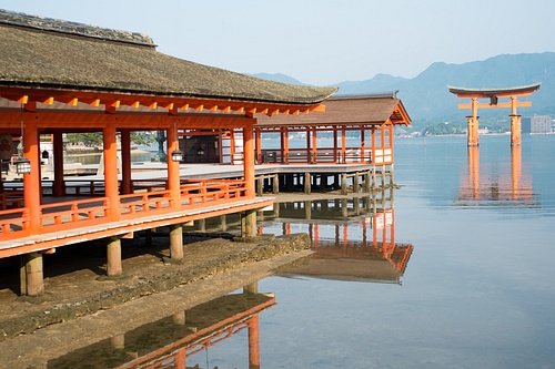 Itsukushima Shrine (by C.K. Tse, CC BY-SA)