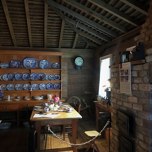 Dining Table & Porcelain