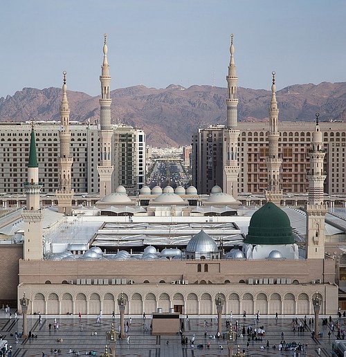 A View of the Al-Masjid An-Nabwi (by Muhammad Mahdi Karim, GNU FDL)