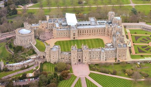 Windsor Castle, Upper Ward (by Mike McBey, CC BY)