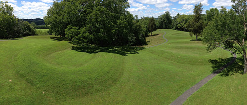 Great Serpent Mound, Ohio (by Eric Ewing, CC BY-SA)