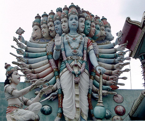 Krishna, Arjuna'ya Tüm Zaferini Gösteriyor