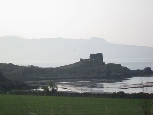 Ruínas do Castelo de Knock, Ilha de Skye, Escócia