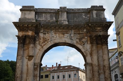 The Arch of the Sergii, Pula