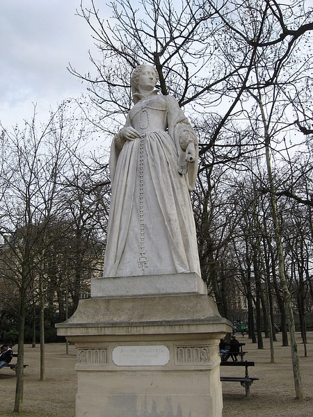 Statue of Jeanne d'Albret, Queen of Navarre