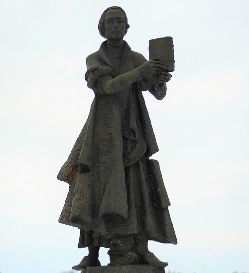 Statue of Argula von Grumbach (by Mihai Buculei, CC BY-SA)