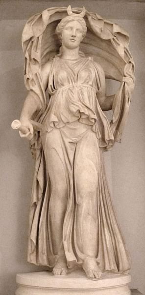 Statue of Selene (by Sailko, CC BY)