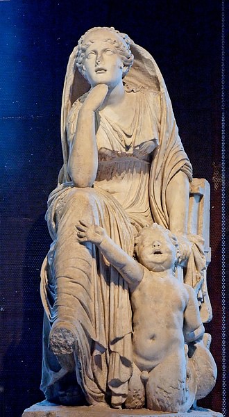 Statue of Thetis with a Triton (by Jastrow, Public Domain)