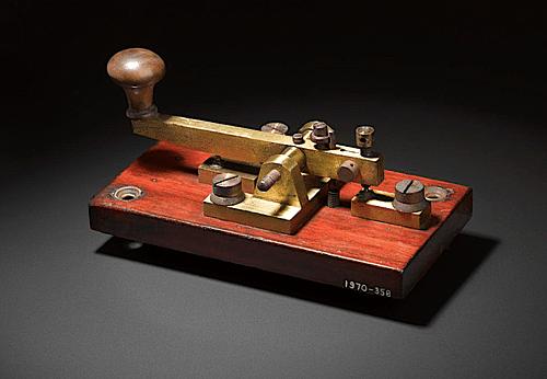 Telegraph Morse Key (by Science Museum, London, CC BY-NC-SA)
