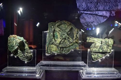 Antikythera Mekanizması 3 Mitolojiler.com Three Pieces of the Antikythera Mechanism
