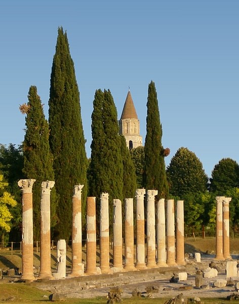 Roman Ruins at Aquileia (by Zumzum~commonswiki, Public Domain)