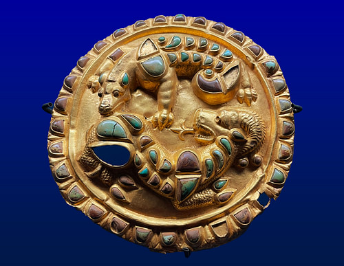 Gold Buckle with Beasts Fighting Scene