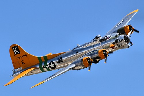 Boeing B-17 Flying Fortress (by Airwolfhound, CC BY-SA)