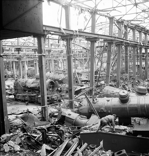 埃森被炸弹损坏的火车工厂