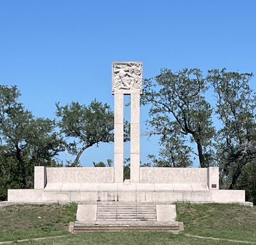 Fannin Memorial Monument (by Michaelluckey, CC BY-SA)