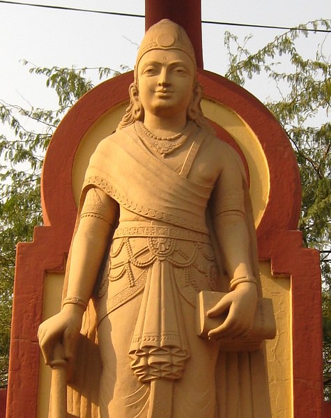Statue of Mauryan Emperor Chandragupta (by आशीष भटनागर, CC BY-NC-SA)