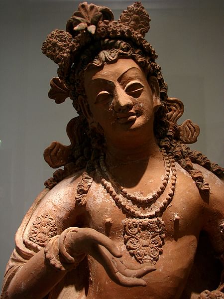 Bodhisattva Statue (by Vassil, CC BY-NC-SA)