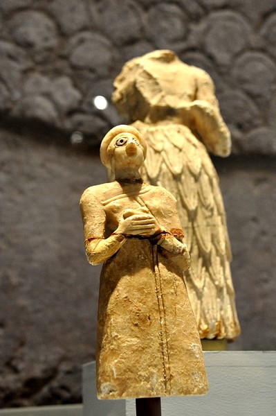 Sumerian Worshipper Statue (by Osama Shukir Muhammed Amin, Copyright)