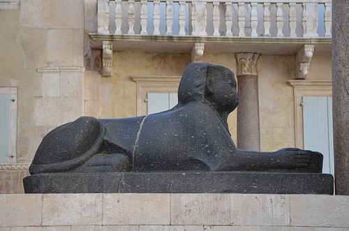 Roma Dönemi Mısır 8 Mitolojiler.com Egyptian sphinx from Diocletian's Palace