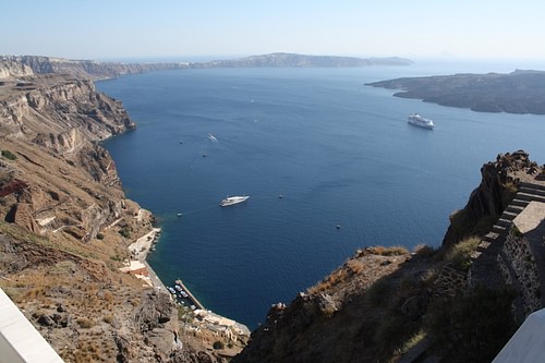 Cratera Vulcânica de Thera (Santorini) (por Mark Cartwright, CC BY-NC-SA)