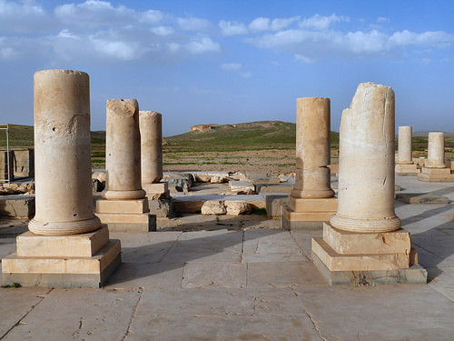 Pasargadae Palace (by dynamosquito, CC BY-SA)