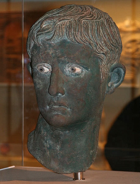 statue of augustus head