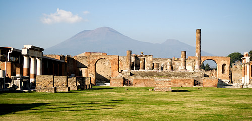 Pompeii and Mt. Vesuivus (by mchen007, Copyright)