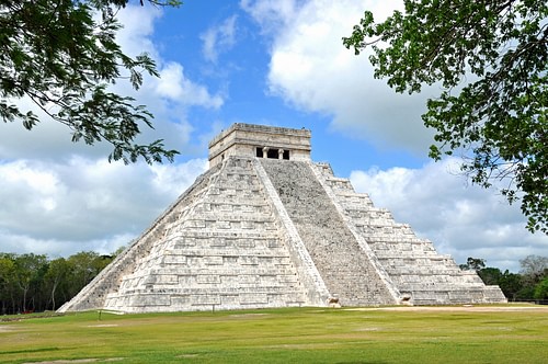 Chichen Itza (by Dennis Jarvis, CC BY-SA)