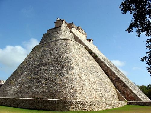 Pirâmide do Mágico, Uxmal (por Sybz, CC BY-SA)