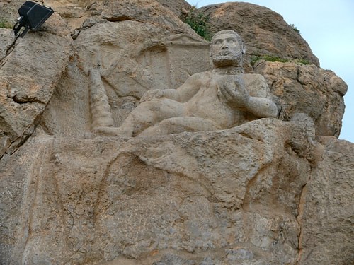 Hercules and Aramaic Inscription from Behistoun (by dynamosquito, CC BY-SA)