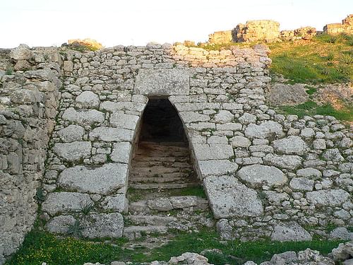 Entrance to the Royal Palace at Ugarit (by Disdero, CC BY)