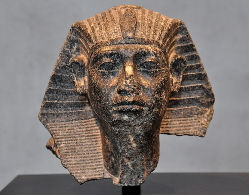 Antik Mısır Sanatının Kısa Bir Tarihi 5 Mitolojiler.com Head of Senusret III