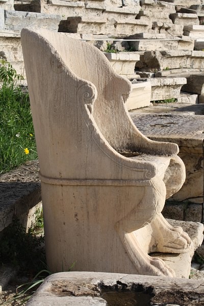 Dionysos Eleuthereus Tiyatrosu 7 Mitolojiler.com Seat from the Theatre of Dionysos, Athens