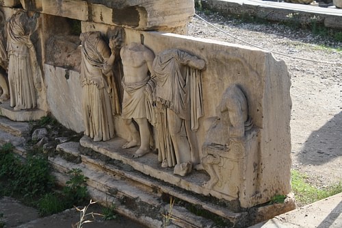 Dionysos Eleuthereus Tiyatrosu 8 Mitolojiler.com Sculptural Decoration, Theatre of Dionysos, Athens
