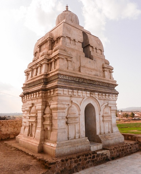 Sath Graha Temple (Front) (by Muhammad Bin Naveed, CC BY-NC-SA)