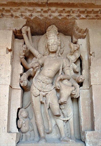Shiva with Nandi, Aihole (by Jean-Pierre Dalbera, CC BY)