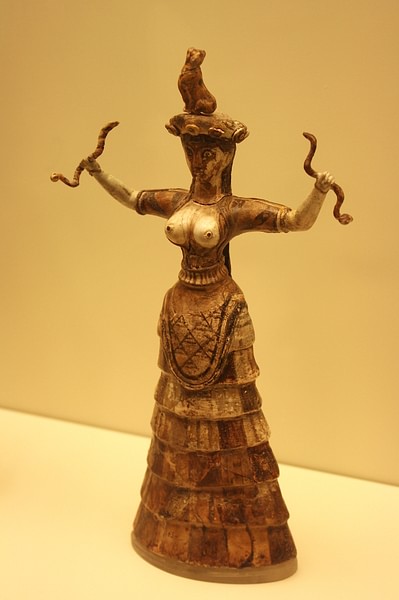 Minoan Snake Goddess, Knossos. (by Mark Cartwright, CC BY-NC-SA)