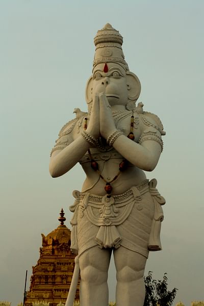 Monumental Statue of Hanuman (by Puja 1984, CC BY-SA)