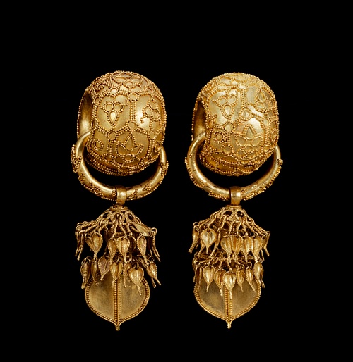 Silla Gold Earrings, National Treasure 90