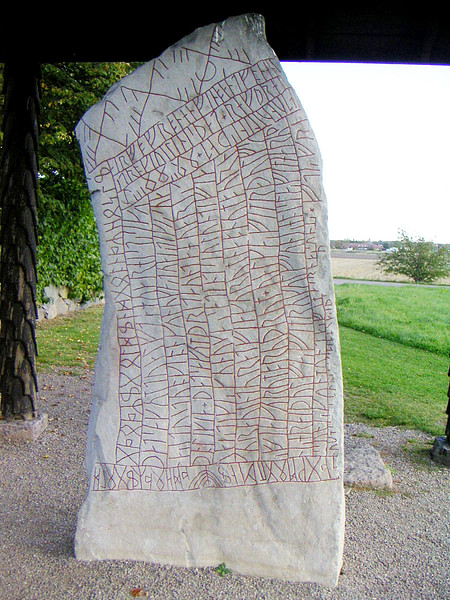 Rök Runestone (by Bengt Olof ÅRADSSON, CC BY-SA)