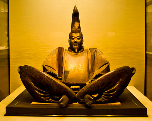 Minamoto no Yoritomo Statue (by Jack Zalium, CC BY-NC-SA)