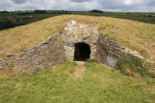 Stoney Littleton Long Barrow (by Mike Peel, CC BY-SA)