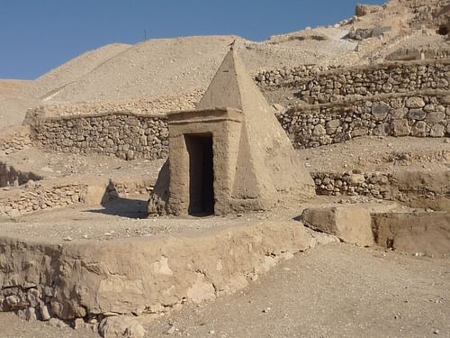 Worker's Tomb, Deir el-Medina (by RÃ©mih, CC BY-SA)