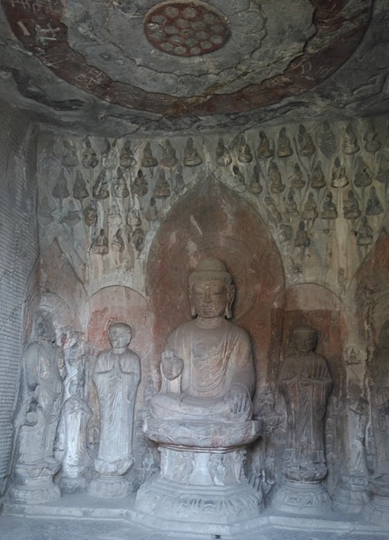 Longmen Grottoes - Wanfo Cave