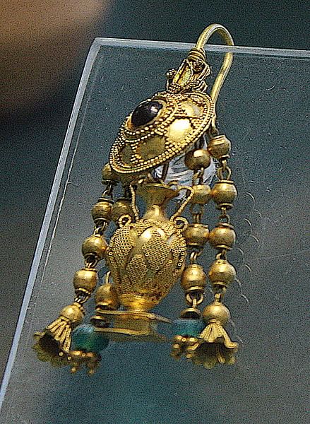 Gold Filigree Earring, Herakleia