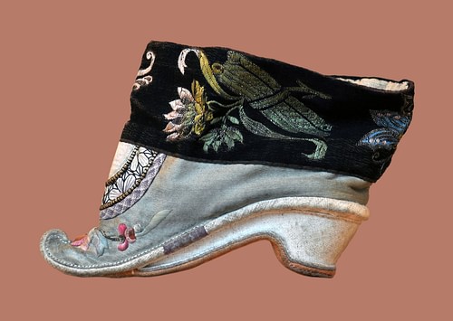 Chinese Shoe for a Bound Foot (by Vassil, Public Domain)