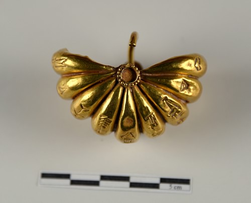 A Gold Earring from Ur III [Reverse View]
