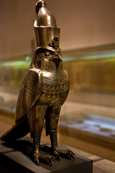 Estátua do pássaro Horus (por AK, Copyright)