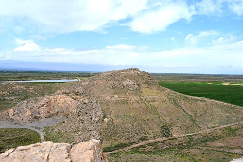 Hills of Ancient Artashat (by James Blake Wiener, CC BY-NC-SA)