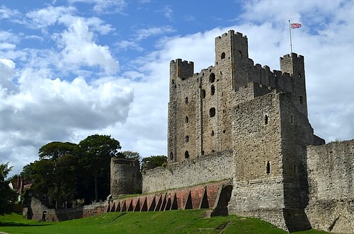 Rochester Castle (by Michael Kooiman, CC BY-SA)